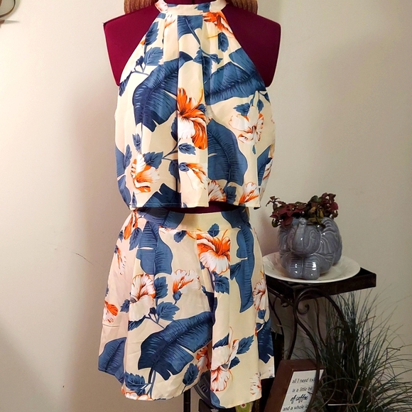 SHEIN Pants - Off Shoulder Tropical Top & Wrap Hem Shorts, size S